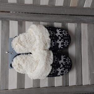 Cozy Women's Plush Slippers with Winter Pattern  | Large